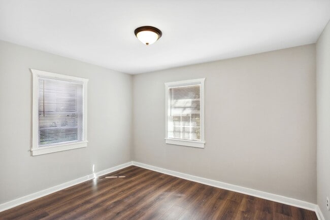 Building Photo - Very nice 2BR/1BA Home In Downtown Savannah