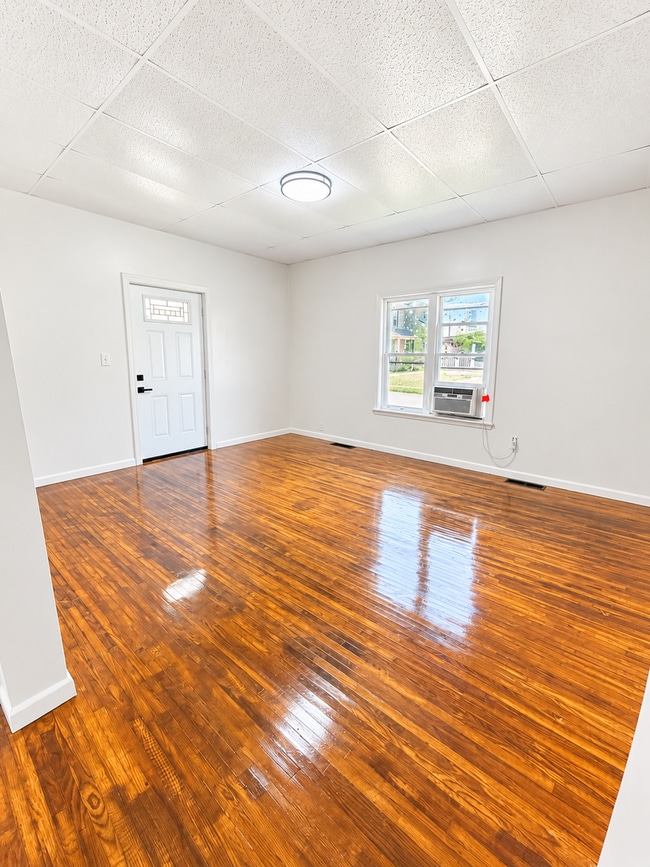 Photo - 614 N Metcalf St