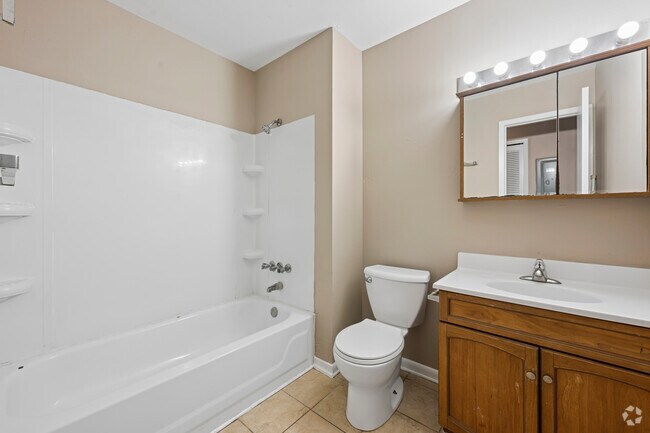 2BR, 1BA - 825SF - Bathroom