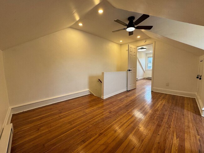 Photo - Charming 2-Bedroom Apartment in Lansdowne!... Unidad B