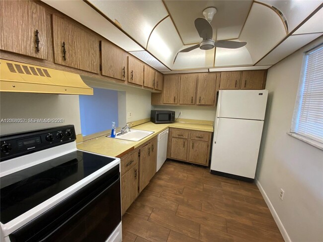 Building Photo - 2800 NW 56th Ave Unit B304