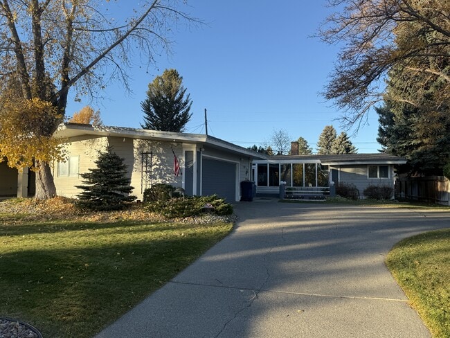 Photo - 1722 Alder Dr