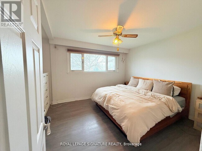 Photo - 38 Burnhamthorpe Rd W