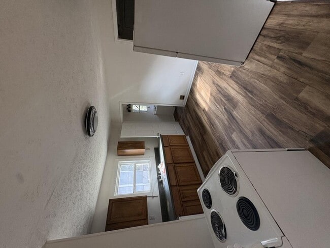 Photo - 717 Sanders Ln