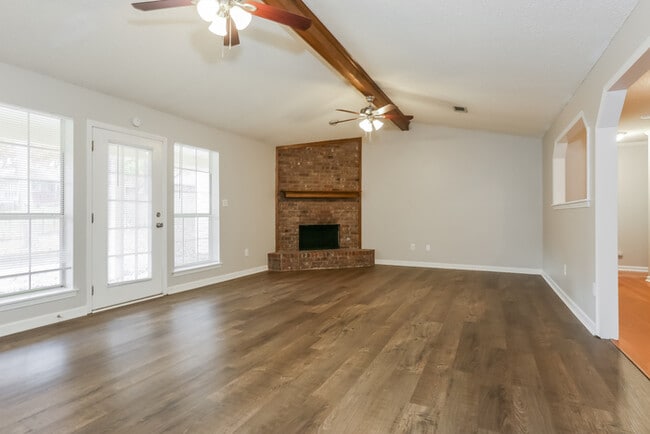 Photo - 210 Dogwood Pl Dr