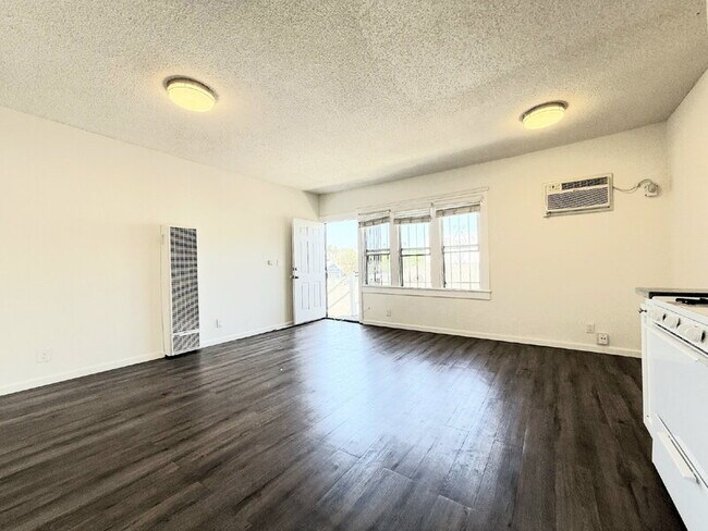 Photo - 2926 1/2 Dalton Ave