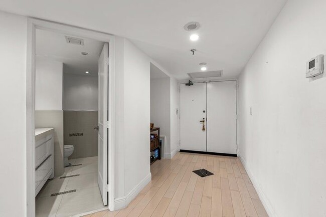 Photo - 520 Brickell Key Dr Unit a200