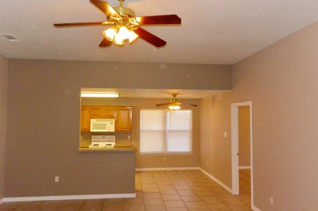 Photo - AVAILABLE NOW Single Family Home 3/2/2