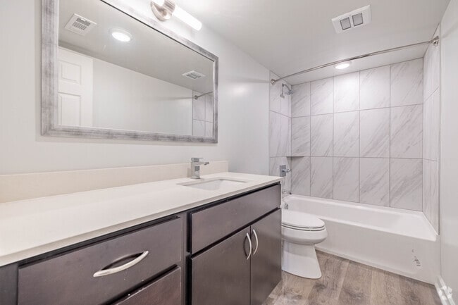 2BR, 1BA - 970SF - Primary Bathroom
