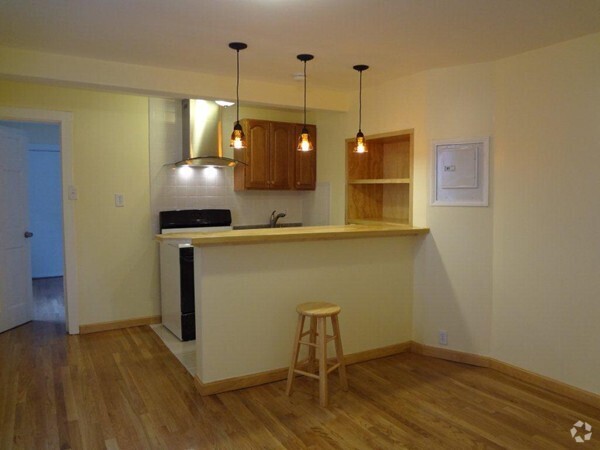 Building Photo - 25 Andrew St Unit 1 Rental