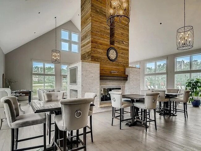 Photo - 6010 Chasewood Pky Unidad #003