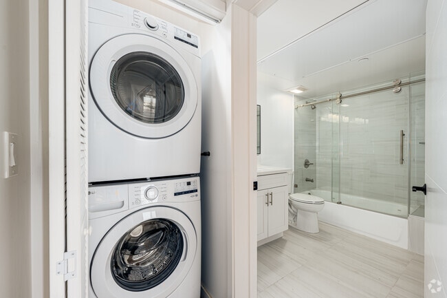 2BR, 2BA - 1100SF - Laundry