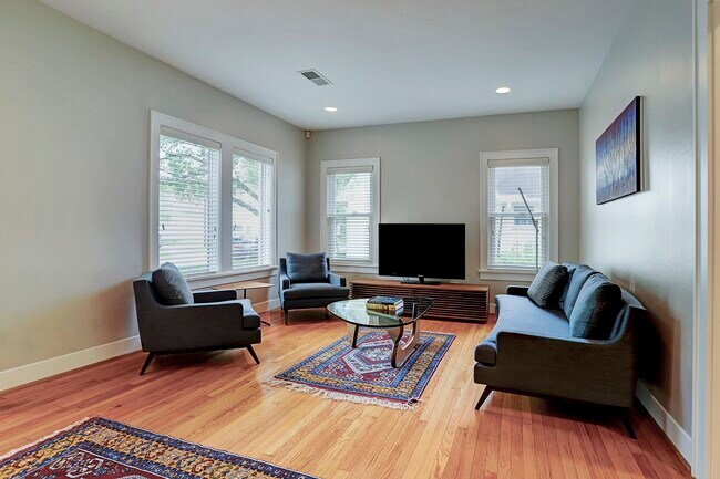 Photo - 6119 Fordham St