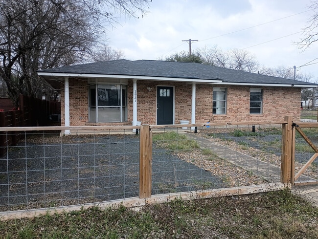 Room in Single Family Home on N PanAm Expy