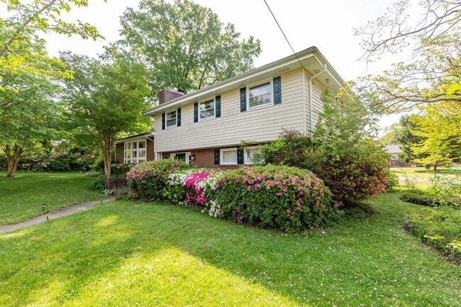 Photo - 1424 Brent St