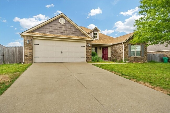 Building Photo - 530 Lasso Ln