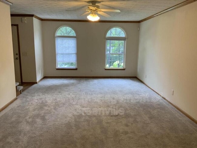 Photo - 207 Courtneybrook Trail