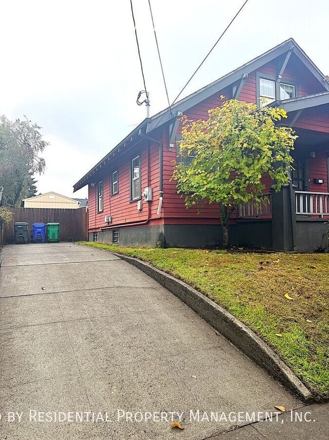 Photo - 214 NE Bryant St