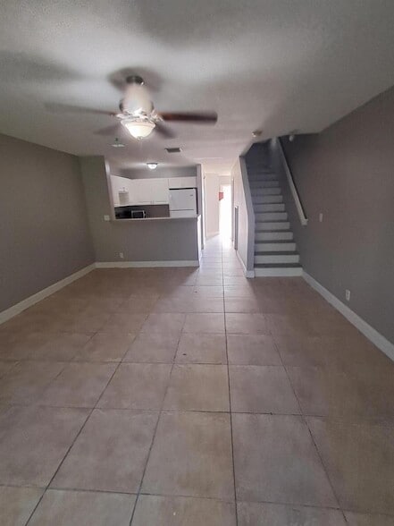 Photo - 2702 Lakeview Dr W