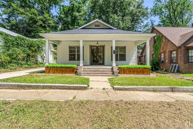 Building Photo - Renovated 3 Bedroom 3.5 Bath Home for Rent!