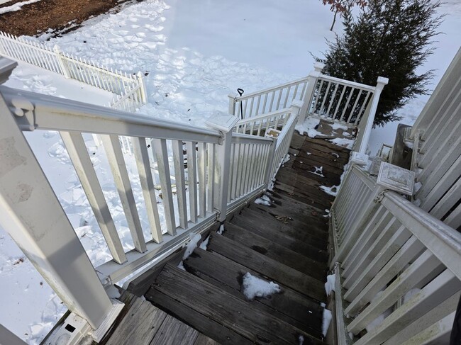 Photo - 140 Lake Ave S