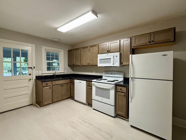 Photo - Spacious 3 Bed Duplex in Downtown Frederic...