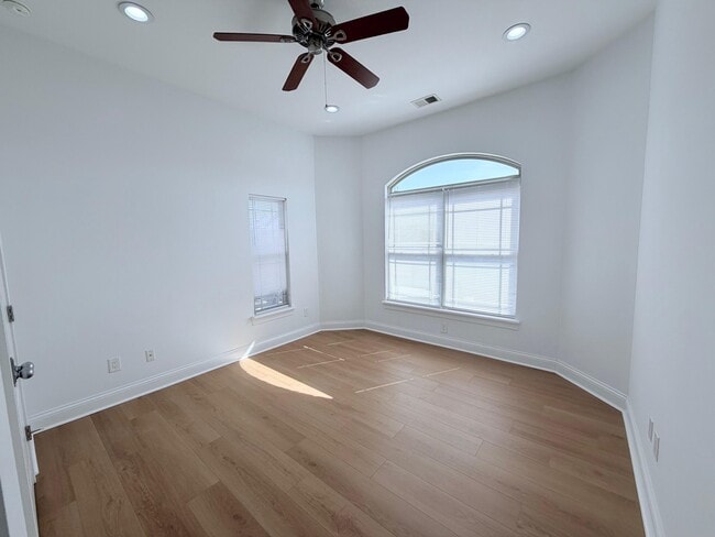 Photo - 502 Regency Cir