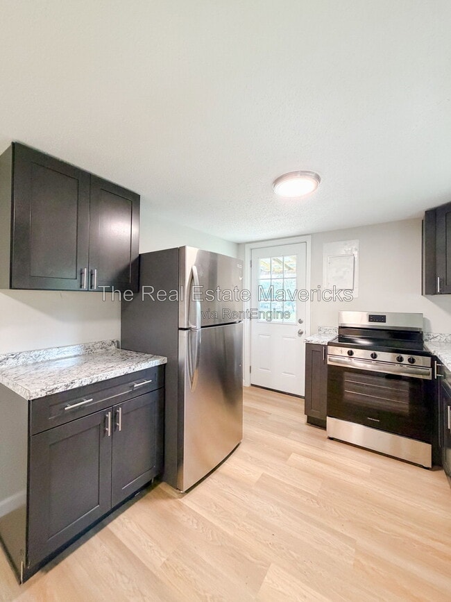 Photo - 132 Edgewood St