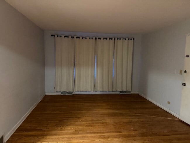 Photo - 4823 Grove St Unidad 1 W