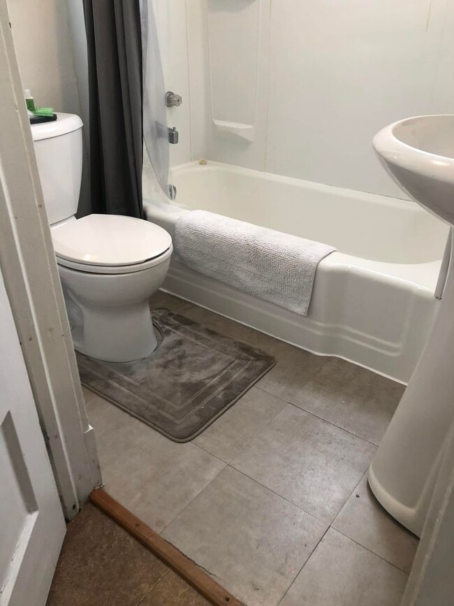 Photo - 2821 Wicklow St Unidad Lower