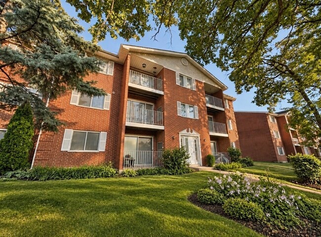 Building Photo - 381 Oak Trails Rd Unit 201