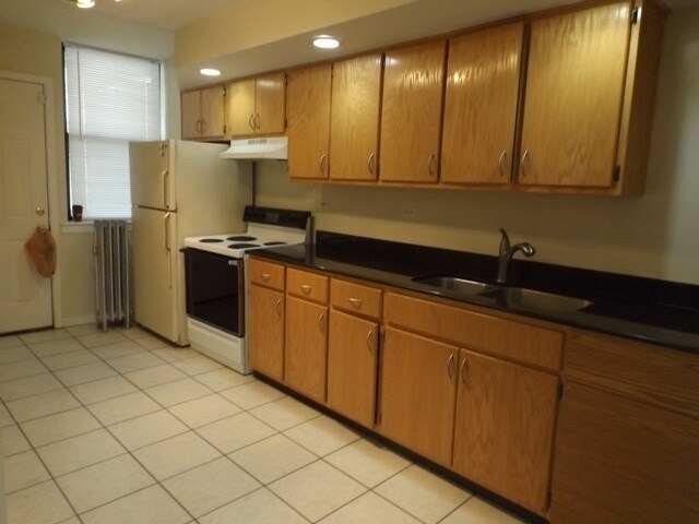Photo - 301 E 50th St Unidad B Rental