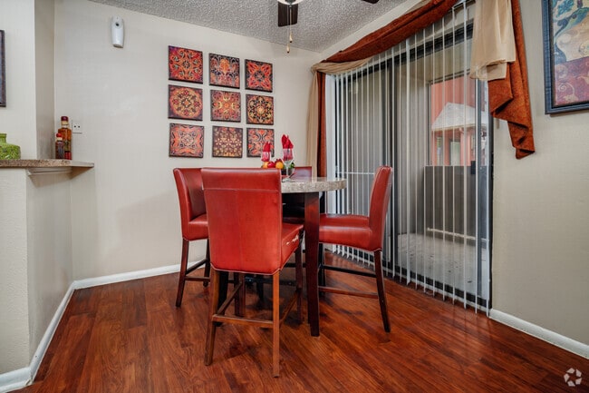 1BR, 1BA - 717SF - Dining Room