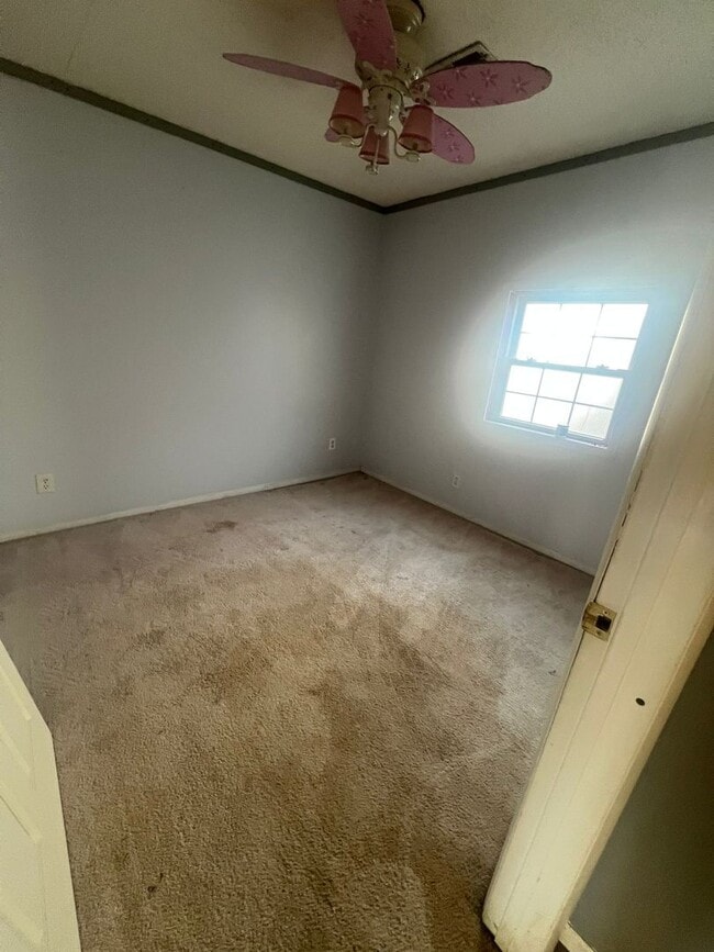 Photo - 3 bedrooms ranch house with detached garage