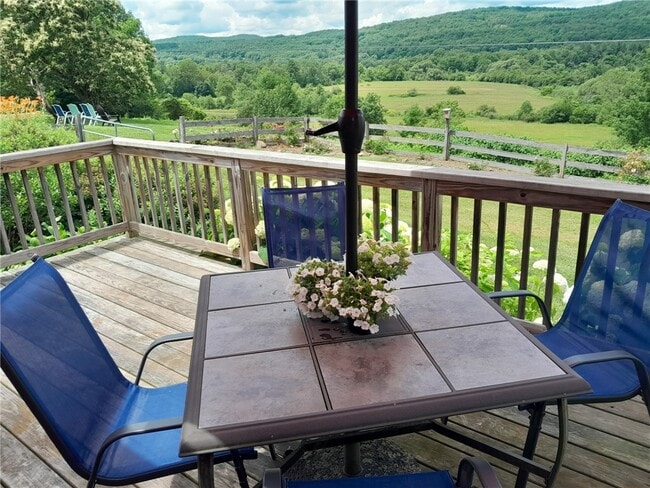 Photo - 395 Rezen Rd