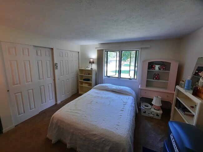 Photo - 31 Bev Ln Townhome