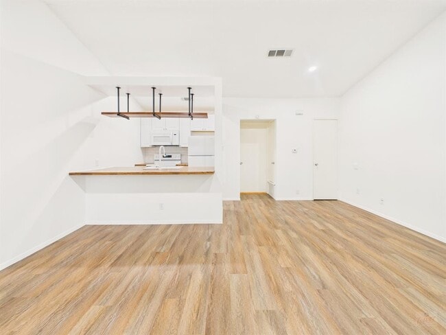 Photo - 1305 Hollow Creek Dr