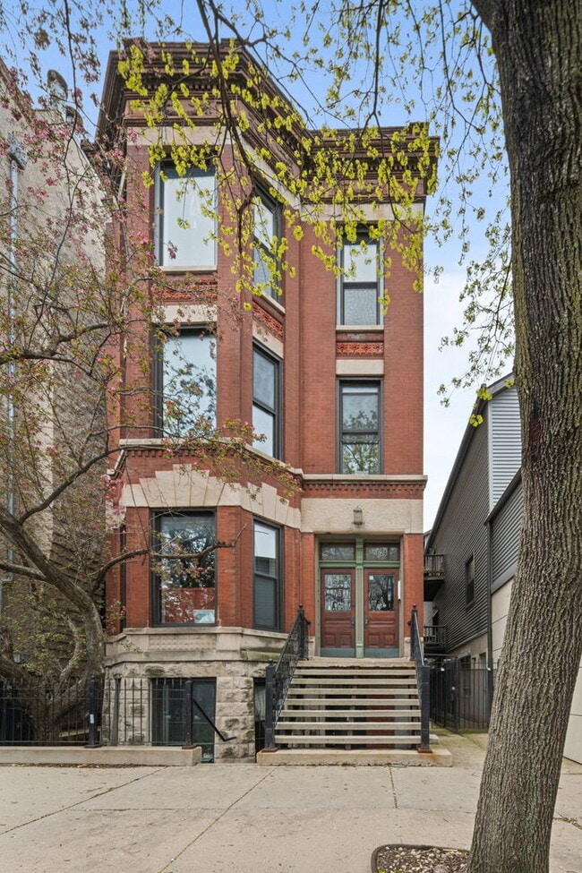 Building Photo - 624 N May St