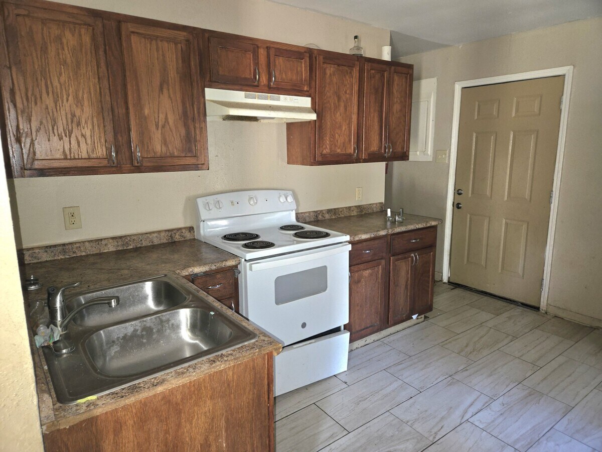 Photo - 2010 Railroad St