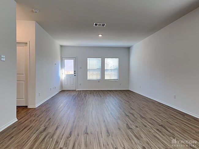 Photo - 108 Mica Trl