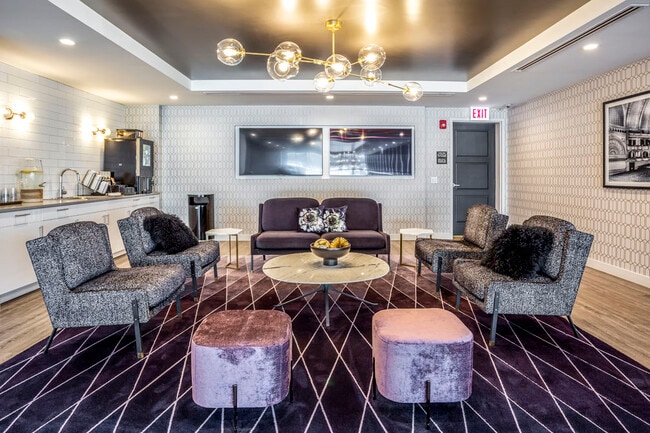 Photo - Eight Eleven Uptown