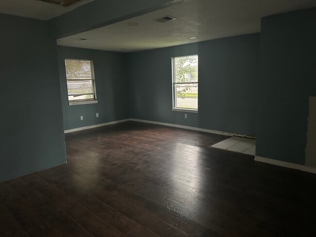 Photo - 312 10th St N