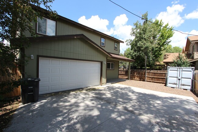 Photo - 1621 N Center St