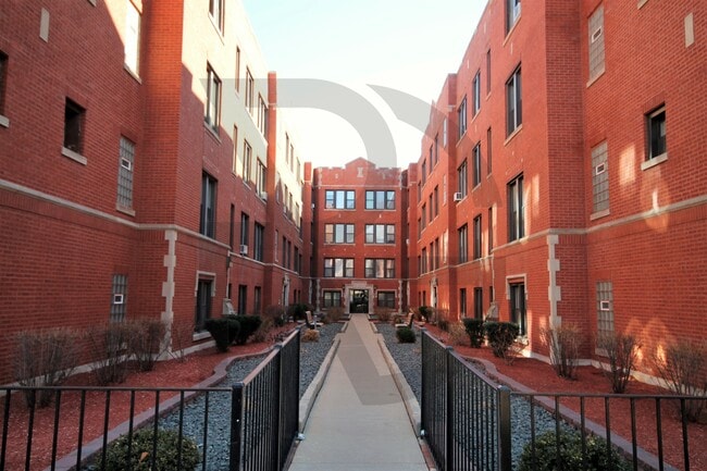 Photo - 3935 N Janssen Ave