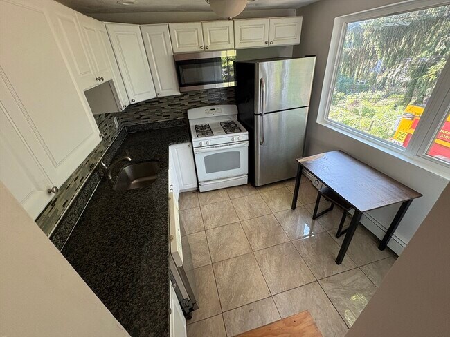 Building Photo - 2532 Massachusetts Ave Unit 2