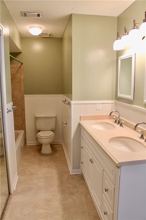 Photo - 220 Circle Dr