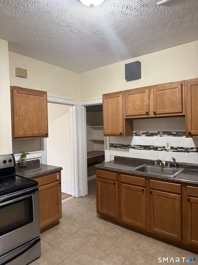 Building Photo - 48-50-50 Bliss St Unit 3rd Flr. East