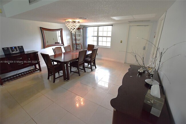 Photo - 3800 Oaks Clubhouse Dr Unit 309