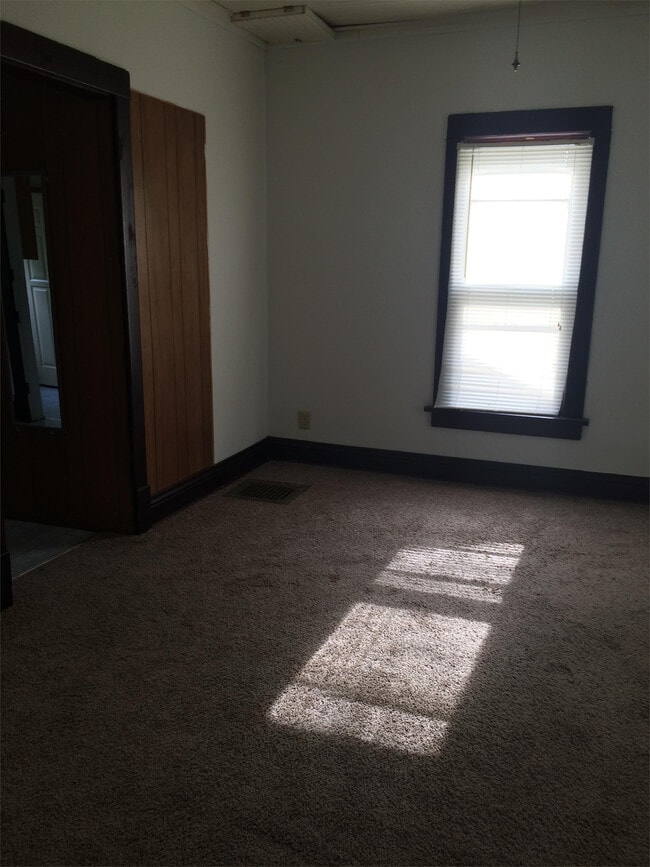 Photo - 208 Lindale Ave