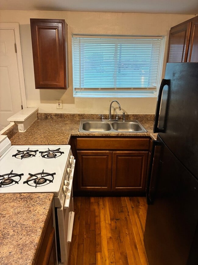 Photo - 2 bed 1 bath Conveniently located in Overland on Page